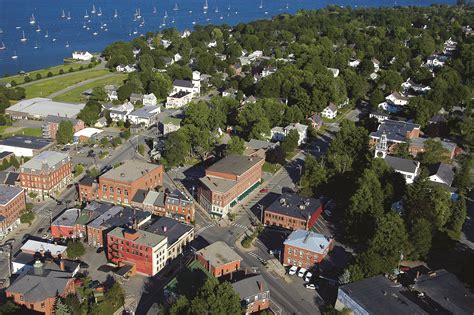 Where to eat, play, stay and just hang out. Belfast - Visit Maine