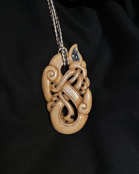 Carving And Jewellery Artist Whakairo Rākaitanga Toimāori Jewelry