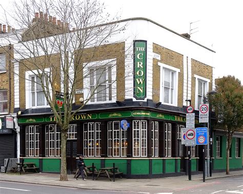The Crown Public House Upper Holloway © Jim Osley Geograph