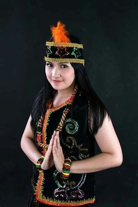 Pakaian Tradisional Etnik Kadazan Perempuan James Russell