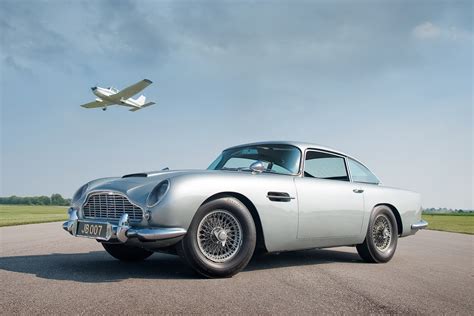 James Bonds Aston Martin Db5 ~ Classic Car Posters