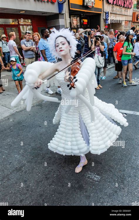 Toronto International Street Performers Festival Busker Fest In