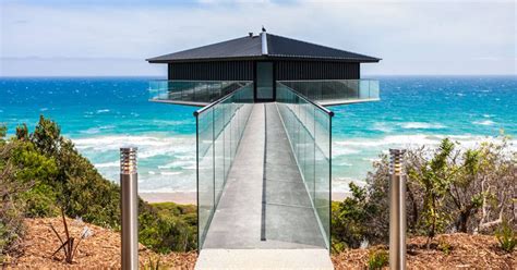 This Brilliant Beach House Seems To Float Above The Sea In Australia