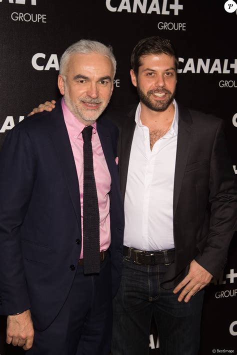 Depuis le début de leur idylle, les photographes n'hésitent pas à déclencher leurs flashs à chaque apparition publique du couple marié. Pascal Praud et Julien Pasquet - Soirée des animateurs du ...