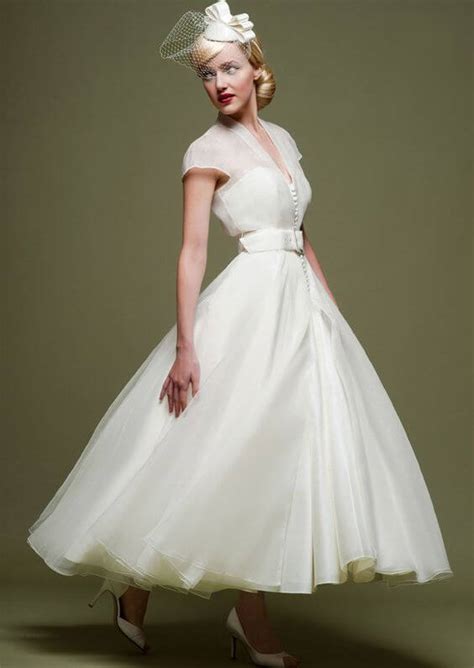 Perfect for wedding / bridal dress. 20 of the Most Vintage Tea-length Wedding Dresses for ...