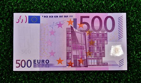In umlauf befindliche banknoten bleiben aber gesetzliches zahlungsmittel und unbegrenzt umtauschbar. Ist auch euer „Fünfer" Hunderte Euro Wert? Macht den ...