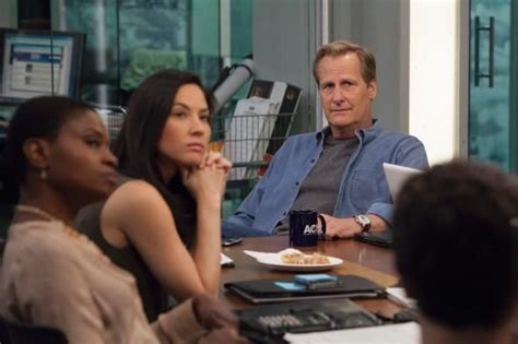 Did Aaron Sorkin Forget How To Write A Tv Show Newsroom Tv Shows Olivia Munn Style