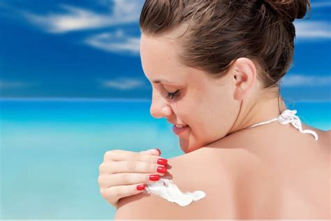 the best sunscreen for you how to apply spray and lotion properly and products the experts
