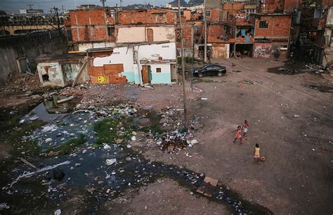 découvrez le quotidien d une favela brésilienne