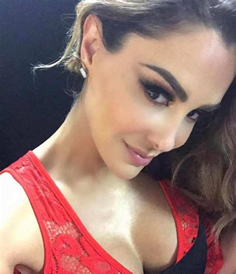 She studied theater and body language in the arts centre and theatre emilia. Ninel Conde compara su nuevo corte de cabello con la ...