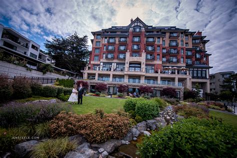 Hire a perfect victoria wedding photographer. A WEDDING BY THE SEA | JEN STEELE