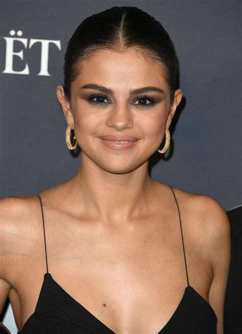 Selena Gomez Just Revived One Of Her All Time Best Hairstyles It S So Sultry Artofit