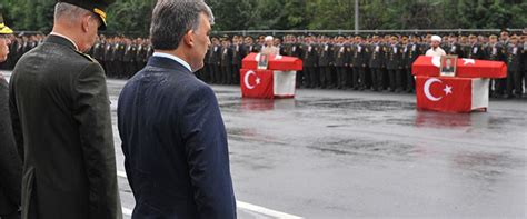 Türkiye'nin başarılı ve güzel haber spikeri şuan ''ntv'' de boy gösteren buse yıldırım ile keyifli bir röportaj gerçekleştirdik. Gül, Buse'yi son yolculuğuna uğurladı | NTV