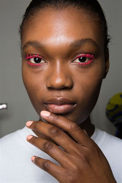 6 Colorful And Creative Makeup Trends Straight From The Fall 2017 Runways Looks Beleza Maquiagem