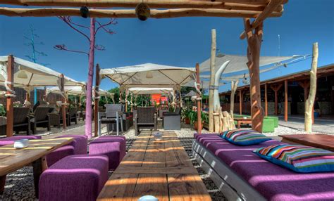 Nuestra casa rural se halla emplazada en el palmar, una metrópoli correspondiente a la comunidad autónoma de andalucía. Chiringuitos a Maiorca cocktail in spiaggia sul mare di ...