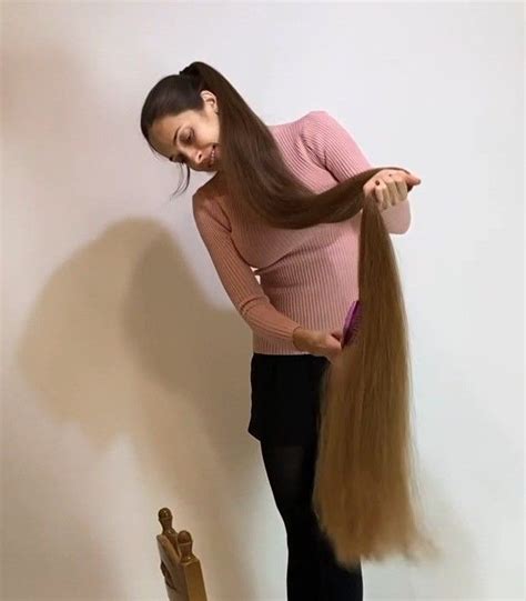 10 Women With The Longest Hair In The World Real Rapunzel Models In 2020 Long Hair Styles