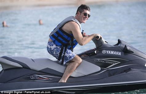 simon cowell ends 2013 with romantic stroll with pregnant girlfriend daily mail online