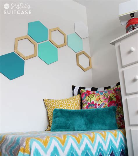 Decorating a home can be a challenging task. 25 Easy & Cheap DIY Dorm Decor Ideas