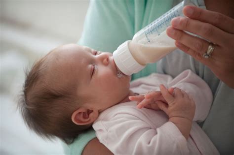 شیر خشک با شیر مادر چه فرقی دارد؟