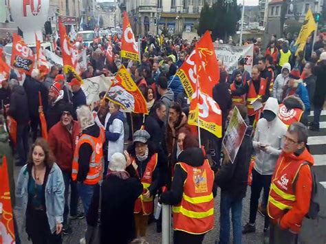 Manifestation contre la réforme des retraites au Puy en Velay Vidéo Dailymotion