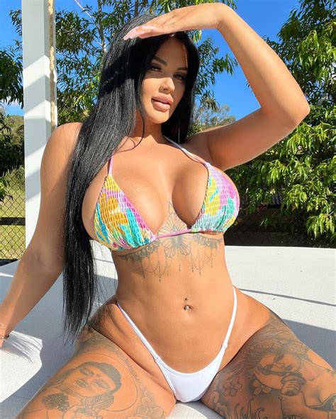 The Most Sexy Curvaceous Body EVER OnlyFans Star Renee Gracie