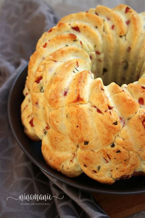 A Bundt Cake Sitting On Top Of A Black Plate