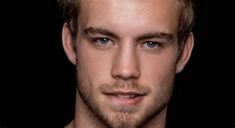 As a result we have a very expensive monitor that absolutely offers everything you can ever ask from a gaming monitor. Filtran fotos desnudo (y erecto) de Dustin McNeer, modelo ...