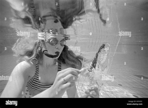 Girl Holding Breath Underwater Hi Res Stock Photography And Images Alamy
