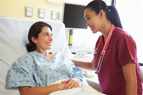 6807 Nurse Talking To Patient Stock Photos Free And Royalty Free Stock