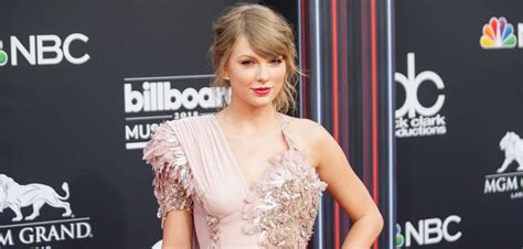 taylor swift honors mom fighting cancer on new album [video] cancer health