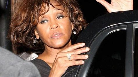 A 10 años de la muerte de Whitney Houston una vida de sufrimientos