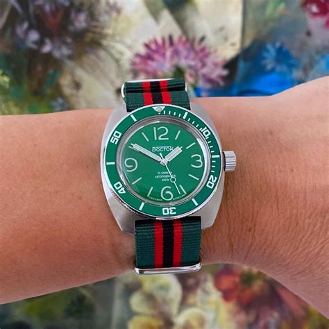 russian automatic watch vostok amphibia with sandwich dial sunburst green green bezel glass