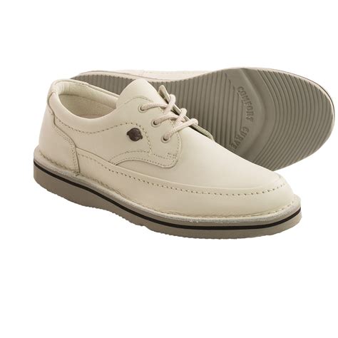 These hush puppies traditional leather men's walking shoes have an eva crepe sole for lightweight comfort, and exclusive comfort curve flex. Hush Puppies Mall Walker Shoes (For Men) 9175H - Save 69%