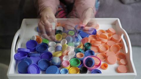 Film instruktażowy jak kreatywnie wykorzystać plastikowe nakrętki | Recykling, Film, Youtube