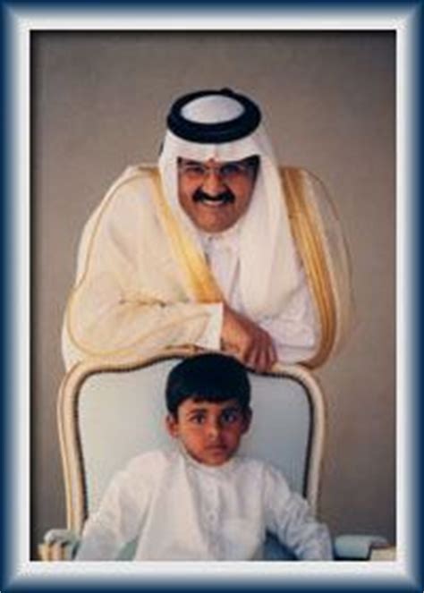 وأختي اسمُها إِسْـراءُ، وعمرُها خـمسَ عشرةَ سنةً، وهي مُـجـتهِدةٌ جدًّا في دِراسـتِها. صور الشيخ (حمد بن خليفة ال ثاني) مع ابنائة - منتديات عبير