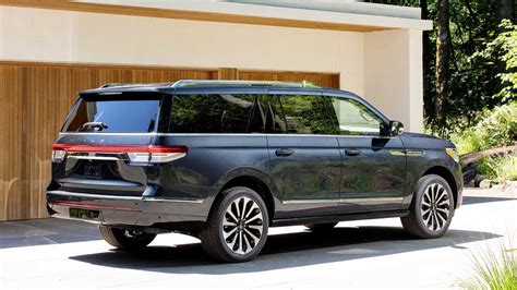 2022 Lincoln Navigator Debuts With Larger Face Lots Of Fresh Tech
