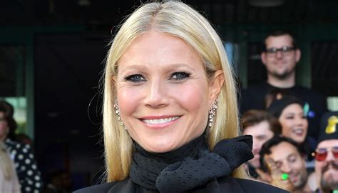 Gwyneth Paltrow Poses With Doppelgänger Apple Mom Blythe Danner