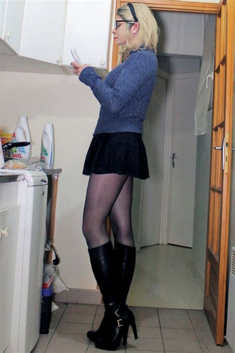 beautiful crossdressers sexy legs in pantyhose and boots