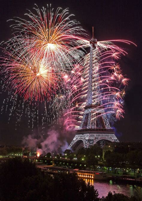 14 Juillet Feu Dartifice Et Concert à La Tour Eiffel Light Zoom