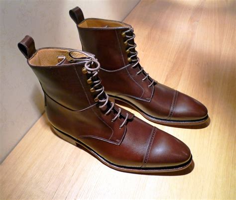Les boots homme en cuir sont l'une des rares paires de chaussures qui vous ira comme un gant, et ce côté style, rien de plus simple, la bottine s'associe parfaitement à l'ensemble de votre dressing. Bottines homme, j'ai eu un coup de coeur pour ces chaussures