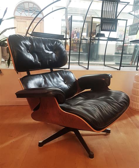 Eames aluminum group chairs, executive chair, soft pad chairs, table. Lounge Chair 670, Ray & Charles Eames / Herman Miller ...