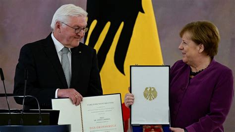Hård Kritik När Merkel Får Tysklands Högsta Utmärkelse