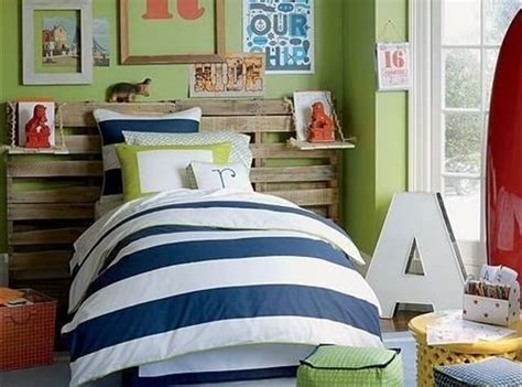 Diy pallet headboard with decorative shelf. 3 Easy and Quick to Make Pallet DIY Projects | 101 Pallets