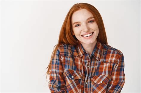 Premium Photo Young Redhead Woman With Pale Skin And White Smile Looking Happy At At Front
