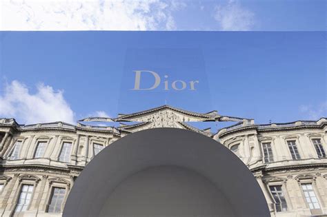 Bureau Betaks Mirror Clad Venue For Dior Reflects Views Of The Louvre