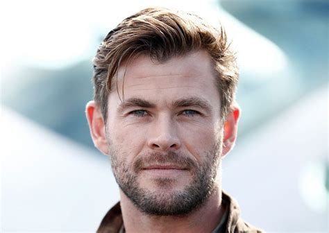 Chris Hemsworth Flexes Massive Biceps As ‘thor In Tank Top