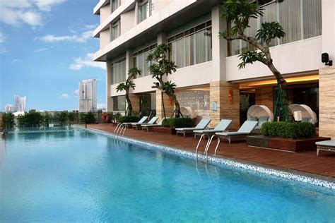 4 Hotel Mewah Di Surabaya Dengan Fasilitas Rooftop Pool Dailyhotels Id