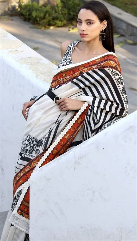 Pin By Srishti Kundra On Desi Attire Fashion Attire Saree