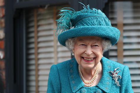 La Reina Isabel Ii Y La Familia Real Británica Apoyan El Movimiento