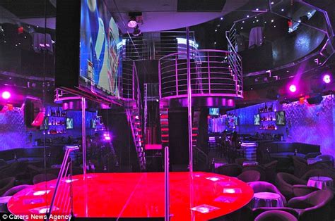 New York Strip Club Houses A 25 Foot Stripper Pole Thats The Tallest
